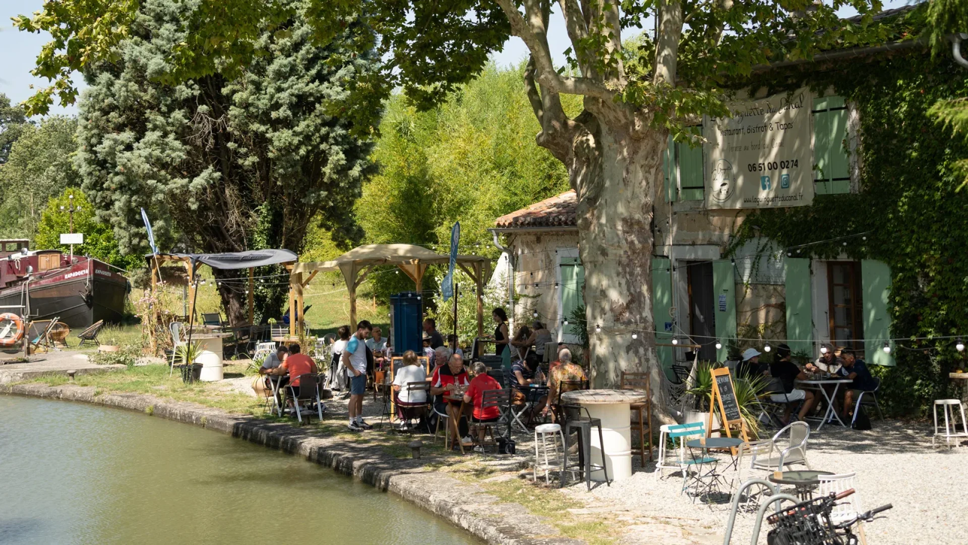 Restaurant au bord du canal du Midi