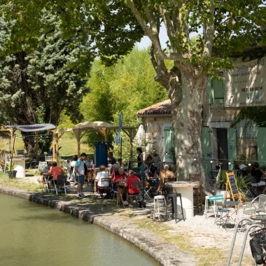 Restaurant au bord du canal du Midi