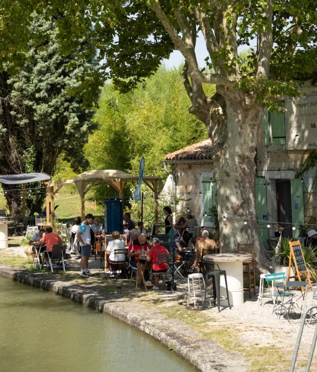 Restaurant au bord du canal du Midi