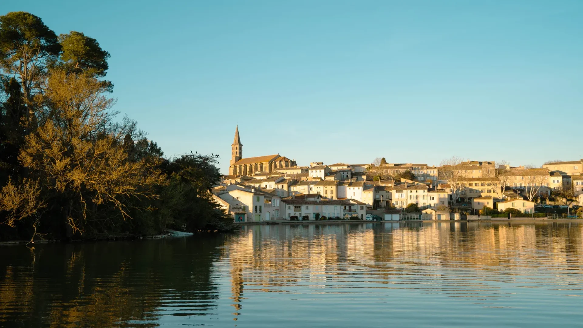 Grand Bassin et collégiale St-Michel